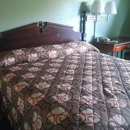 Motel Masters Atlanta - At I-85 & 285