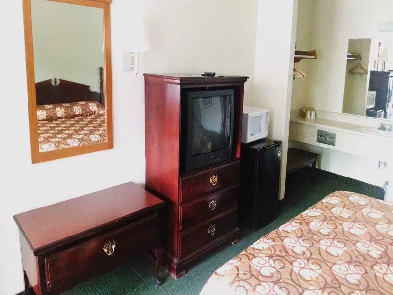 Motel Masters Atlanta - At I-85 & 285